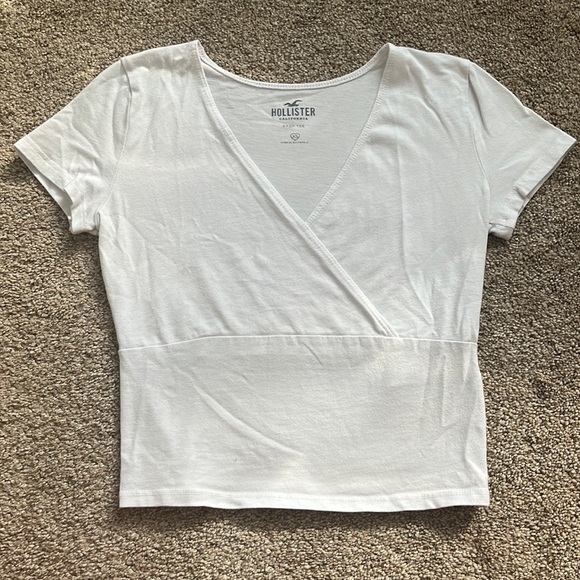 HOLLISTER shirt! - Picture 1 of 2